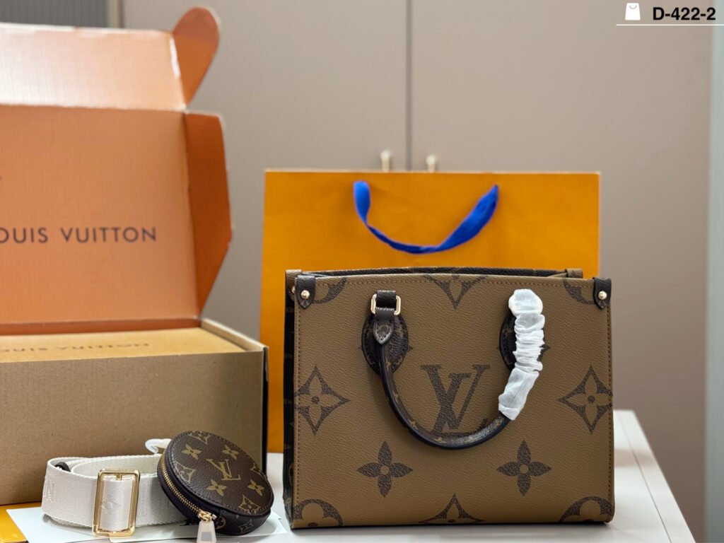 (Chip Version) D-422-2 | Dimensions: 25 x 19 cm | Double-box packaging LV Onthego Tote: