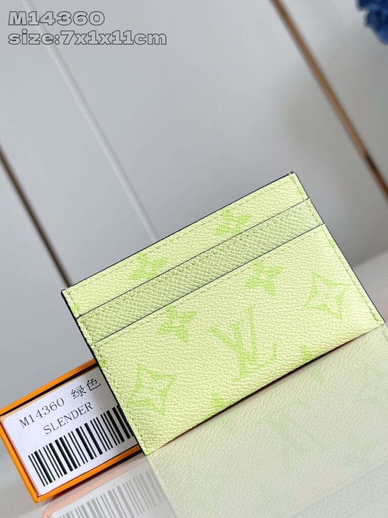 [Exclusive Real-Life Photos – M14360 Yellow] Crafted from the new Monogram Eclipse coated canvas