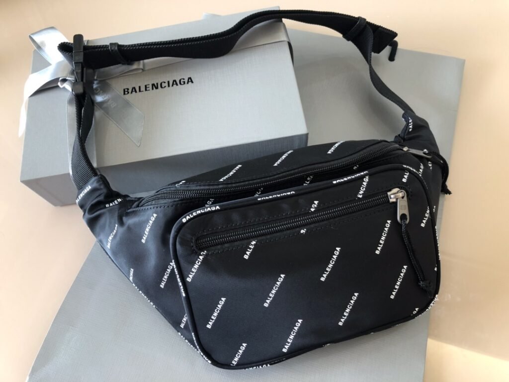 【All-Over Logo】🥤Balenciaga’s hit waist bag is here!
