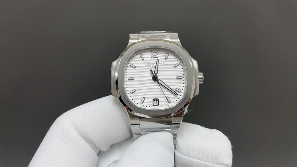 Patek Philippe Nautilus 7118 Series, 35mm, Caliber 324 C, Top-Tier Quality — Actual Product Photos.