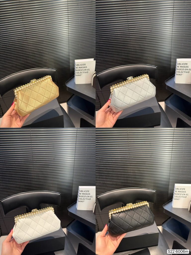 Comes with a foldable box. Chanel can be carried by hand or on the shoulder.