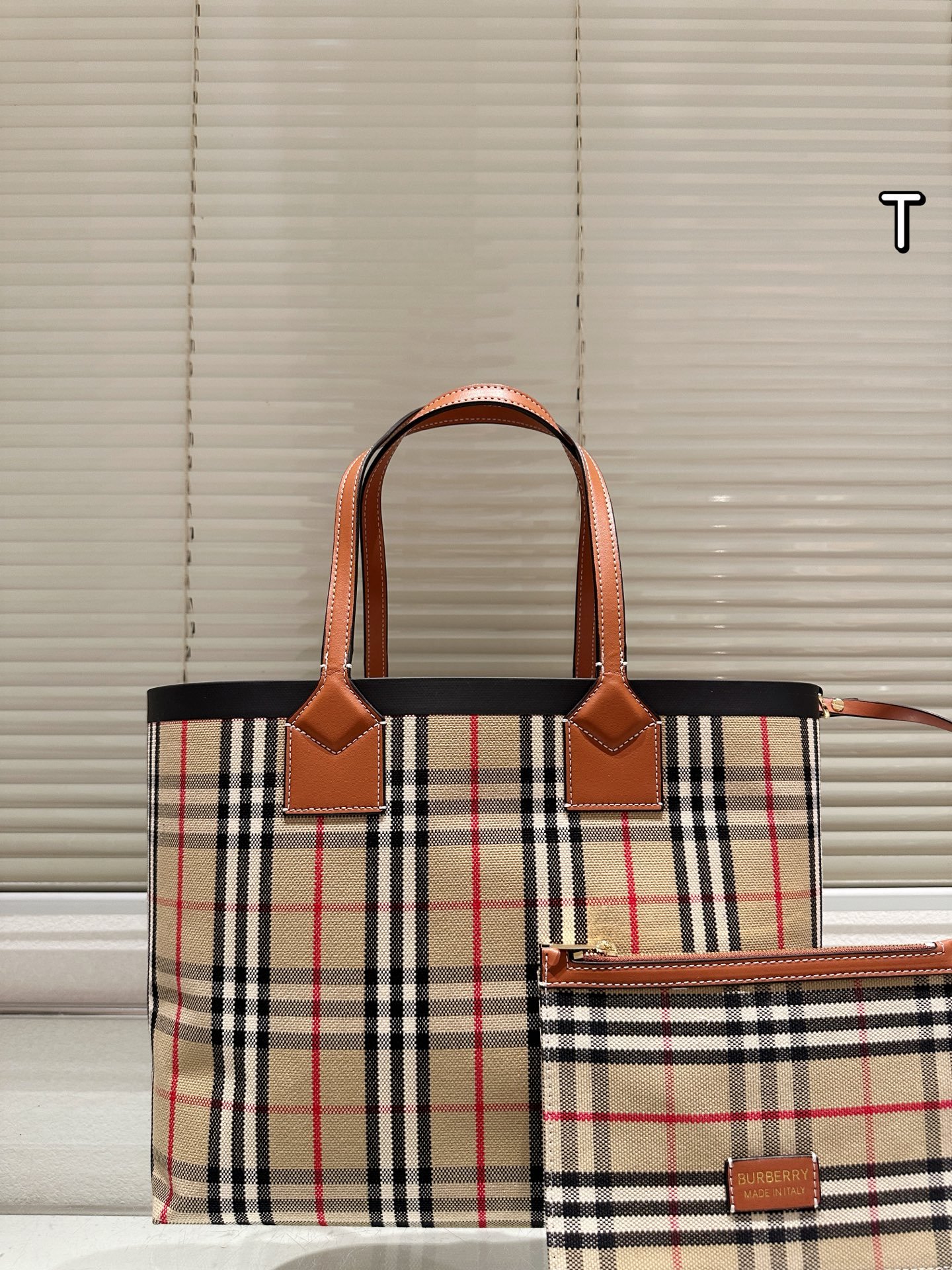 No box Burberry classic elegant tote bag. This one is really a classic