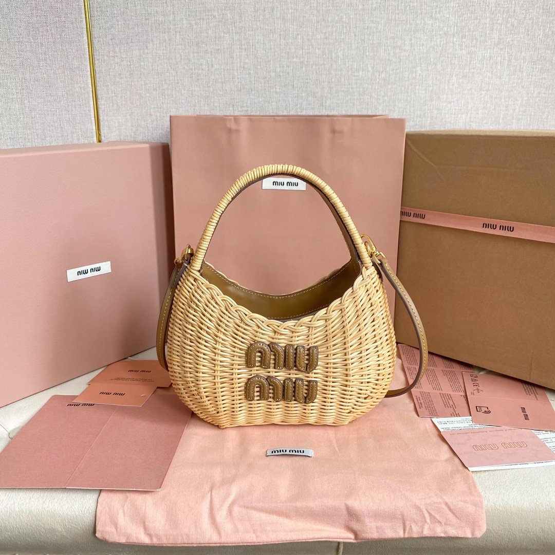 Top-notch Miu Miu 5BC125, Miu Miu summer countryside vacation-style woven basket bag