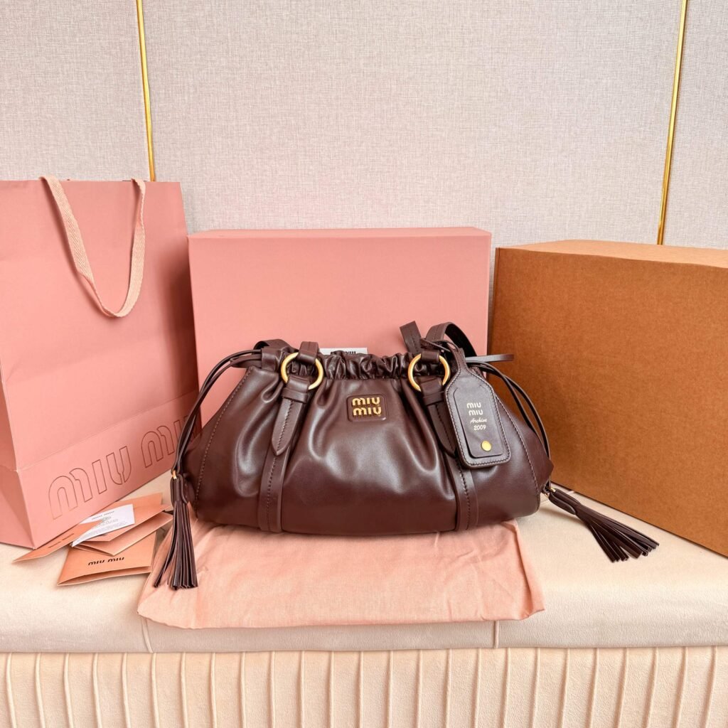 Top-notch Miu Miu 5BG306 (matching version with slanted edge detailing) MIU second-hand underarm dumpling bag