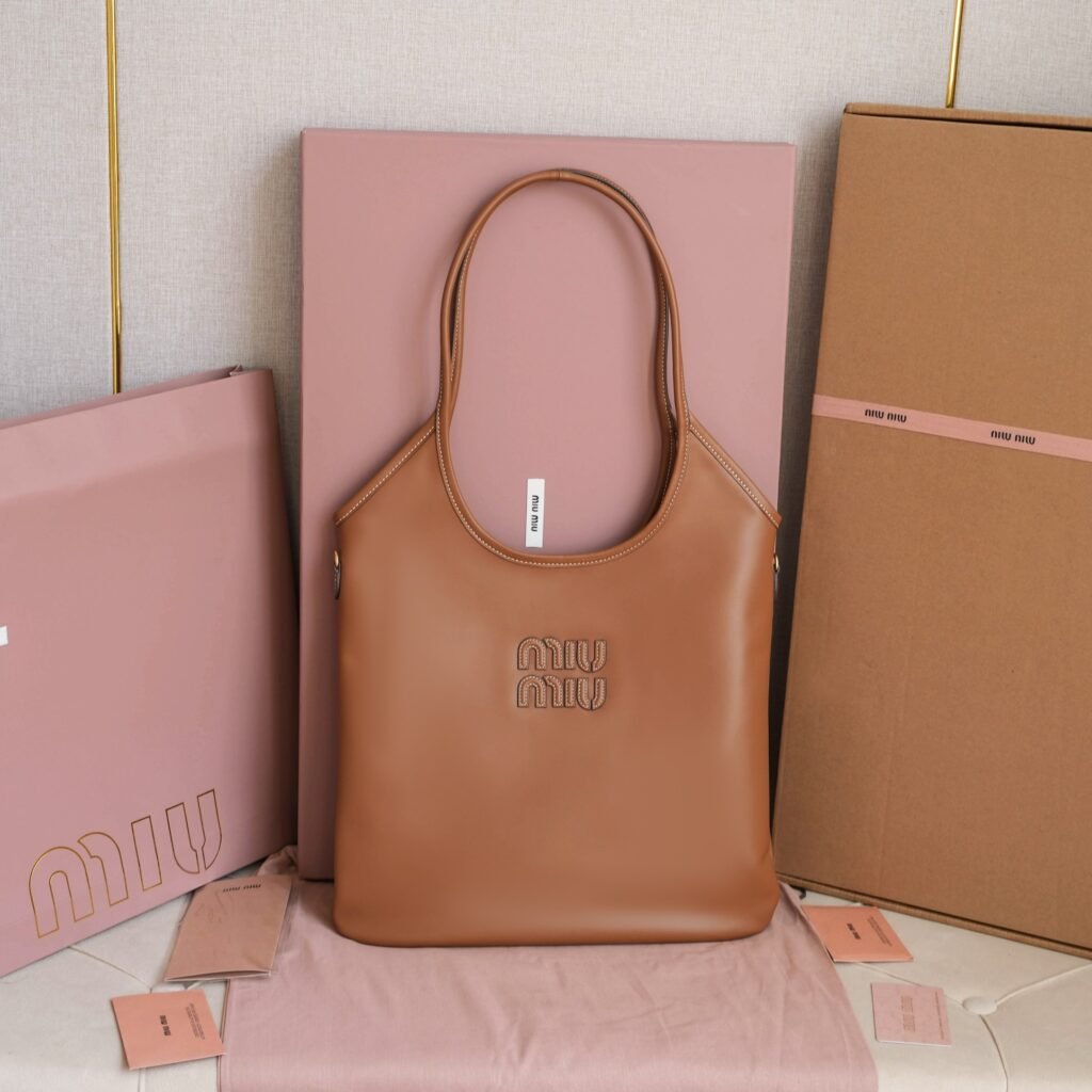 Top-notch Miu Miu 5BG231, Miu Miu's new Isetan-exclusive tote bag. Featured on the official site