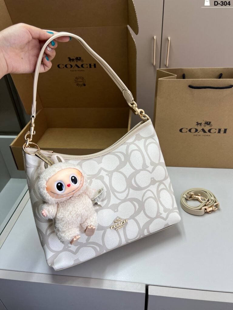 (Comes with Labubu pendant) Coach wander bag