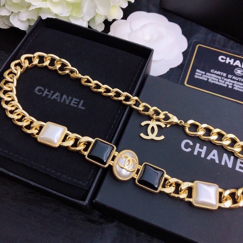 New  Chanel necklace and bracelet  Fashionable and versatile